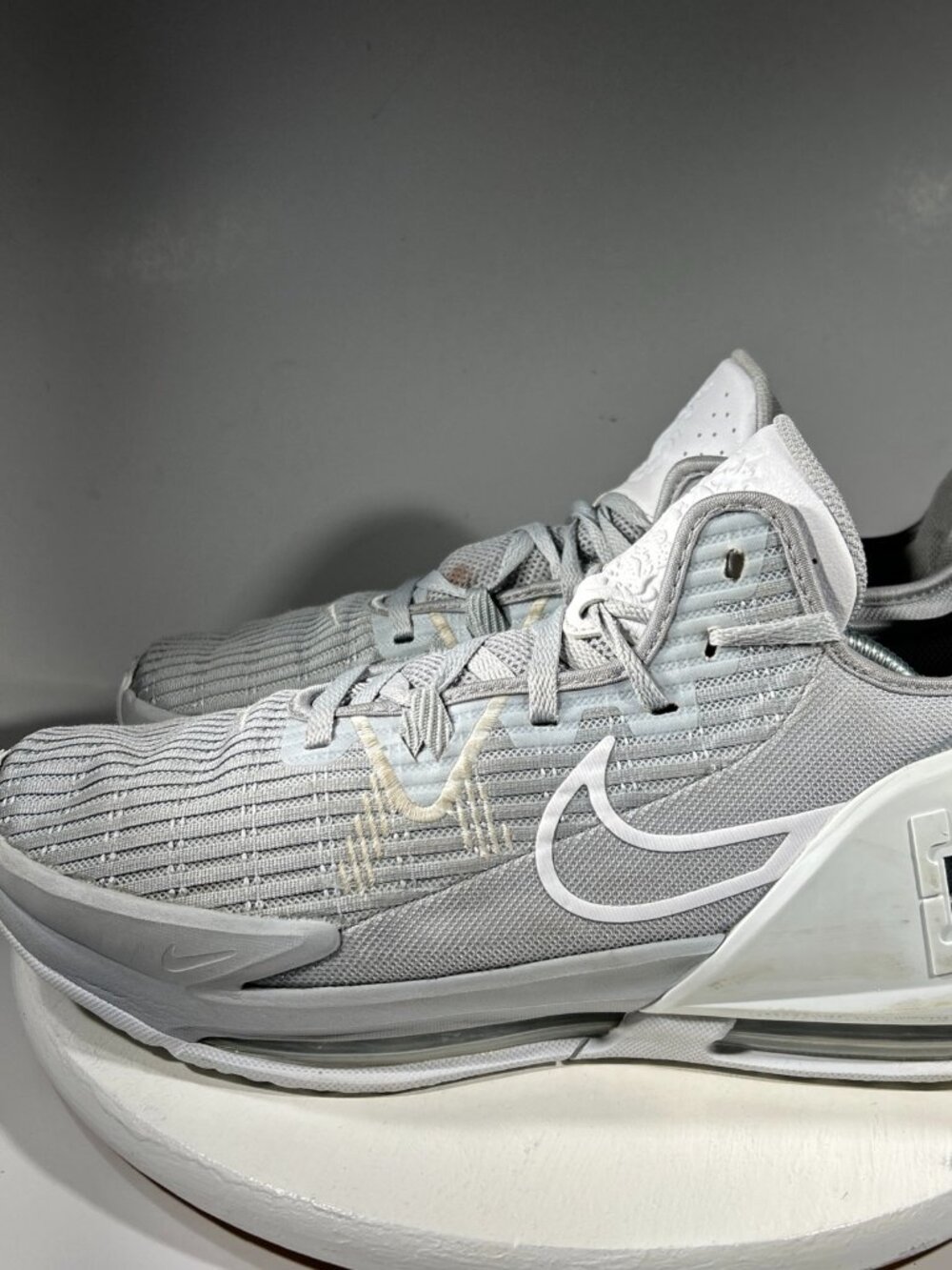 Nike LeBron Witness VI 6 TB Mens Basketball Shoes Size 12.5 Sneakers Gray Mid